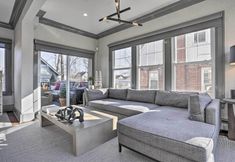 其他 4 Classic Teaneck Colonial Home With A Modern Touch