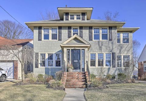 其他 Classic Teaneck Colonial Home With A Modern Touch