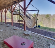 Others 4 Saluda Cabin Retreat w/ Stunning Mountain Views!