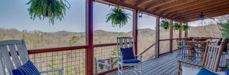 Others Saluda Cabin Retreat w/ Stunning Mountain Views!