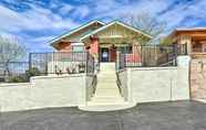 อื่นๆ 3 Colorful El Paso Home w/ Deck & Mtn Views!