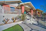 อื่นๆ Colorful El Paso Home w/ Deck & Mtn Views!