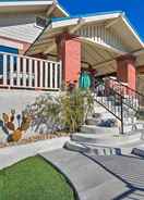 Imej utama Colorful El Paso Home w/ Deck & Mtn Views!