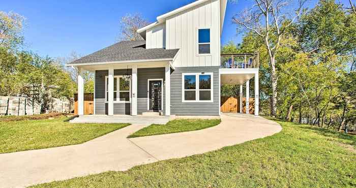 Others Denison Home w/ Balcony: Walk to Downtown!