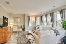 Others Family Apartment w/ Deck + Yard Near Northwestern