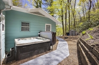 Lain-lain Boone Vacation Rental w/ Private Hot Tub & Deck