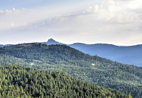 Others Ashland Cabin on 170 Acres w/ Mtn Views & Sauna!