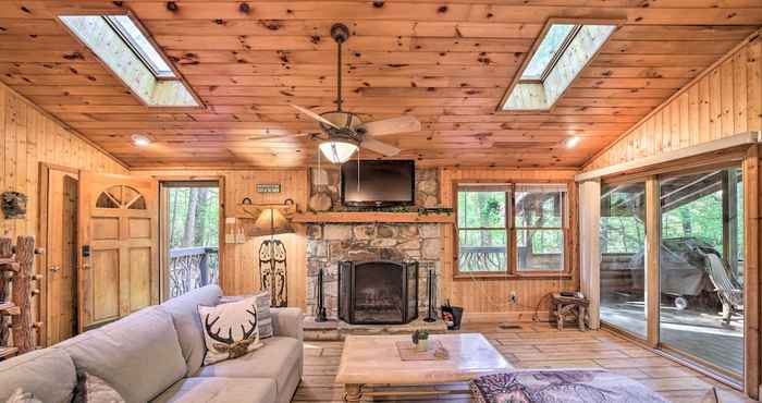 Khác 'lake Toxaway Moose Lodge' w/ Spacious Deck!