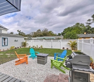 Lainnya 6 Tampa Bay Area Cottage w/ Gas Grill and Fire Pit!