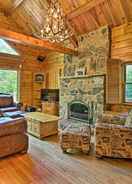 Imej utama Deluxe Family Cabin With Game Room and Fire Pit!