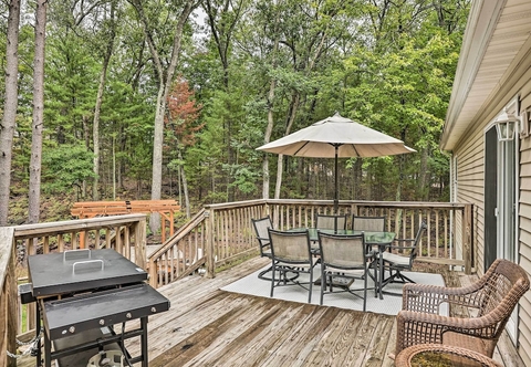 Others Charming Pentwater Home w/ Fire Pit & Yard!