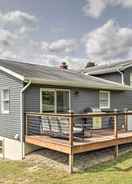 Imej utama Modern Zanesville Escape w/ Deck & Spacious Yard