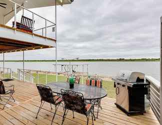 Lainnya 2 Waterfront House w/ Decks, Dock + Boat Slip!