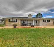 Others 2 Trendy Home: Golf Course View < 4 Mi to Beach