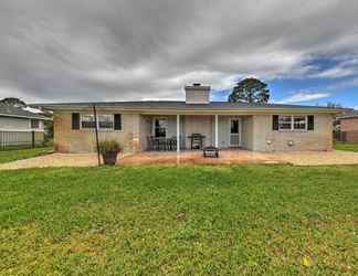 Others 2 Trendy Home: Golf Course View < 4 Mi to Beach