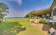 Others 2 Cozy Lake Eufaula Hideaway w/ Fire Pit & Hot Tub!