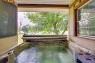 Others Cozy Lake Eufaula Hideaway w/ Fire Pit & Hot Tub!
