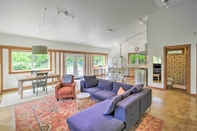 Others Updated Vashon Island Studio w/ Yard & Ponds!