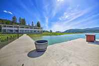 Others Massive, Grand Chic Getaway on Pend Oreille River!