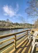 Imej utama Scenic Blue Ridge Getaway w/ Riverfront Deck!