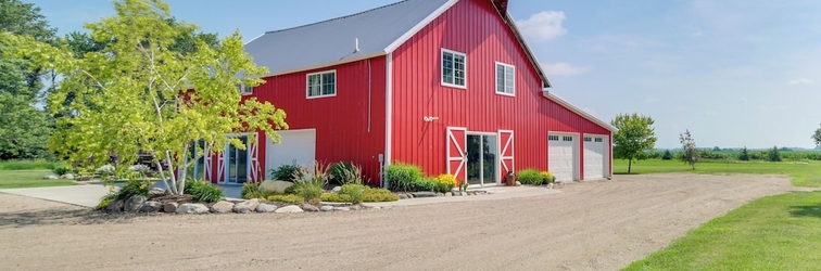 อื่นๆ Unique, Renovated Barn Vacation Rental in Donnelly