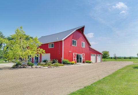 Lainnya Unique, Renovated Barn Vacation Rental in Donnelly