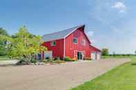 Khác Unique, Renovated Barn Vacation Rental in Donnelly