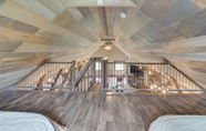 อื่นๆ 6 Unique, Renovated Barn Vacation Rental in Donnelly