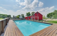 อื่นๆ 5 Unique, Renovated Barn Vacation Rental in Donnelly