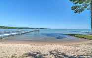 Others 2 Modern Torch Lake Cottage w/ Dock: By Ski Resorts!