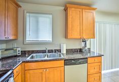 其他 2 Family-friendly Tacoma Home w/ Private Yard!