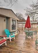 Imej utama Pet Friendly Kingston Home w/ Deck & Fire Pit