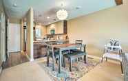 Others 5 Sunny South Haven Condo < 1 Mi to Beaches!