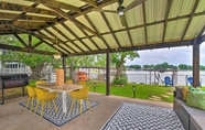 Others 6 Stunning Waterfront Granbury Gem w/ Boat Dock!