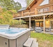 Lainnya 2 Splendid Family Cabin w/ Hot Tub & Grill!