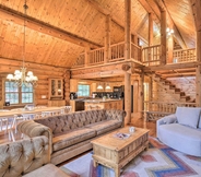 Lainnya 7 Splendid Family Cabin w/ Hot Tub & Grill!