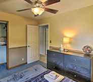 Others 7 Cozy Wisconsin Springs Home < 2 Mi to Dtwn!