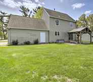 Others 4 Cozy Wisconsin Springs Home < 2 Mi to Dtwn!