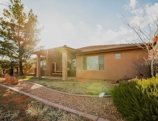 Others 2 Bright Modern Abode - 32 Miles to Zion Nat'l Park!