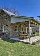 Imej utama Idyllic Hellertown Cottage w/ Patio & Fire Pit!