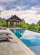 Imej utama Luxe Retreat w/ Mtn View < 5 Mi to Lake James