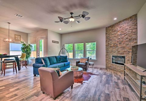 อื่นๆ Newly Constructed Mansfield Home w/ Fenced Yard!