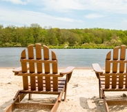 Others 4 'sweetfern' Cabin Retreat: Deck + Lake Access