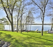 Others 7 Hilltop Green Lake Home: Dock, Kayaks, Views!