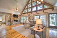 Others Beautiful Lake Toxaway Escape w/ Deck & Grill