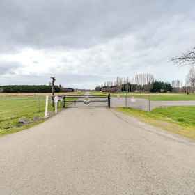 Interior 1 Private Hot Tub: 'blue Sky Cabin' in Sequim, Khách sạn Olympic Game Farm