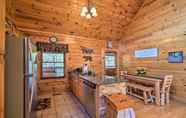 อื่นๆ 7 Inviting Sevierville Cabin w/ Deck & Hot Tub!