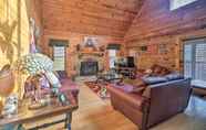 อื่นๆ 2 Inviting Sevierville Cabin w/ Deck & Hot Tub!