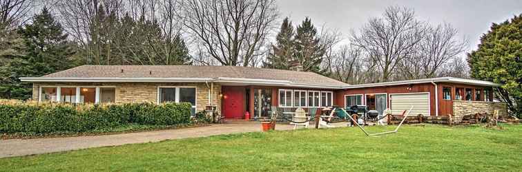 อื่นๆ Spacious South Haven Home ~ 1 Mi to Lake Michigan!