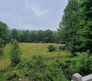 Others 4 Rustic Farm Stay in a Hendersonville Studio!